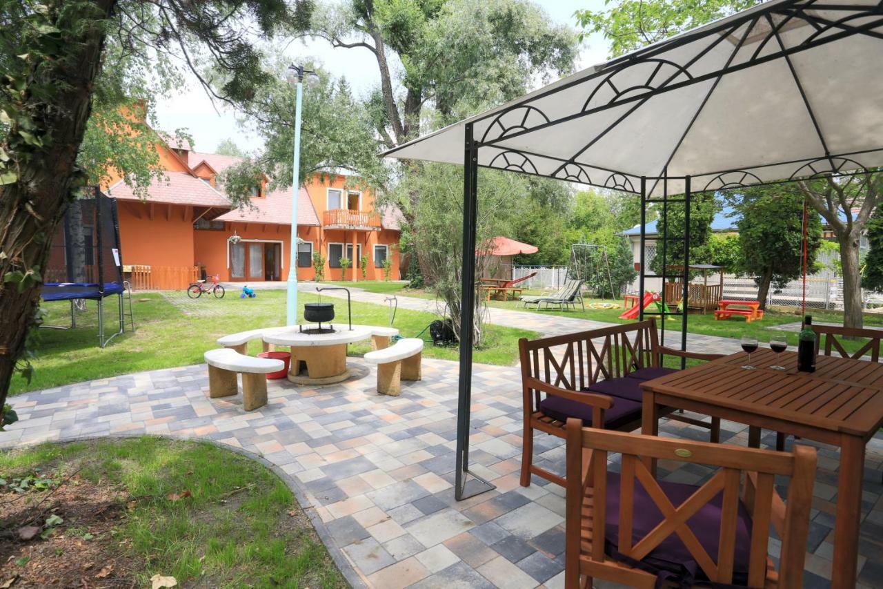 Holiday House Siófok Buitenkant foto
